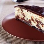 Сметанный торт с орехами