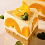 Йогуртовый торт с персиками и лимоном