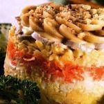 Салат «Курочка с орешками» 