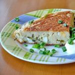 Кефирный пирог с сыром, зеленью и яйцом Кефирный пирог с сыром, зеленью и яйцом