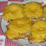 Куриные отбивные с ананасом и сыром