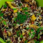 Теплый салат с перловкой и грибами