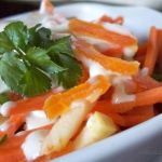 Морковный салат с курагой и йогуртом 