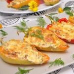 Перец с копченой курицей и грибами