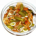 Салат из огурчиков с грибами