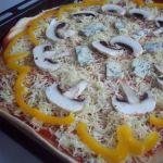 Пицца «Три сыра» с грибами
