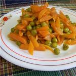 Салат с морковью и зеленым горошком