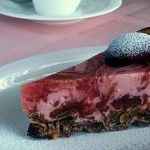 Творожно-сливовый желейный торт