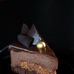 Шоколадный торт-мусс с миндальным пралине