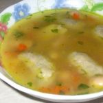 Фасолевый суп с грибными клецками 